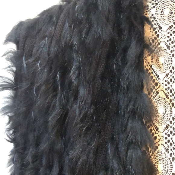 Faux Fur & Sweater Vest - Picture 3 of 7